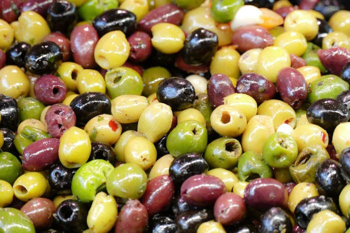 MIX SEASONED PITTED OLIVES SALVIANI 800G - Image 1