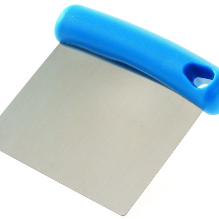 TAGLIAPASTA LAMA FLESSIBILE INOX, IMPUGNATURA IN PLASTICA