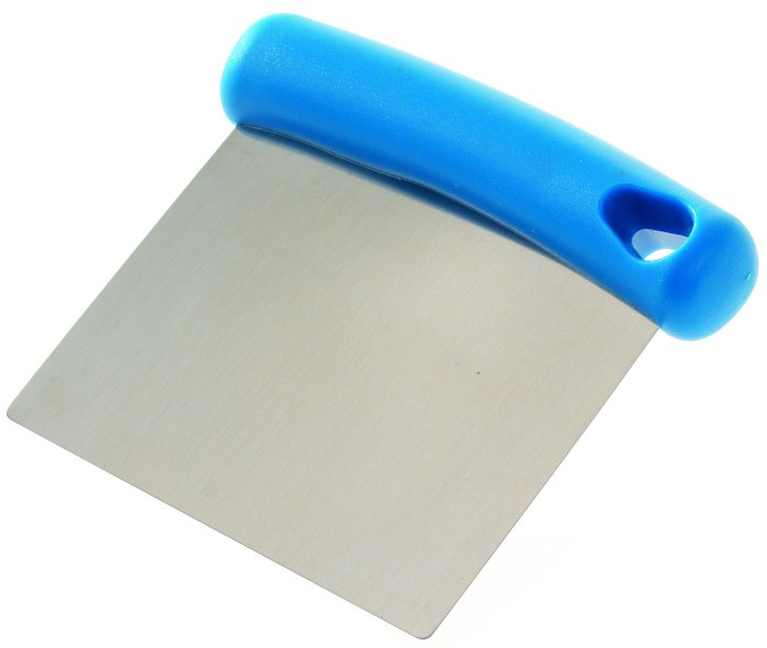 TAGLIAPASTA LAMA FLESSIBILE INOX, IMPUGNATURA IN PLASTICA - Image 1