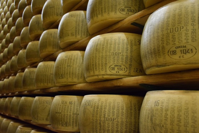 85a11a_c09baa03566c4ab2b07b27bc44a8a786mv2.jpg PARMIGIANO REGGIANO 1/8 - Image 1